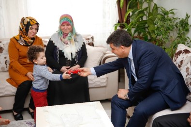 Başkan Fadıloğlu Şehit Ailelerini Ziyaret Etti
