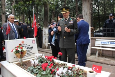 Komutanı, Şehit Askerin Mezarını Ziyaret Etti