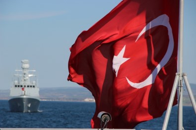 Milli Gemilerden Boğaz'da Resmi Geçit
