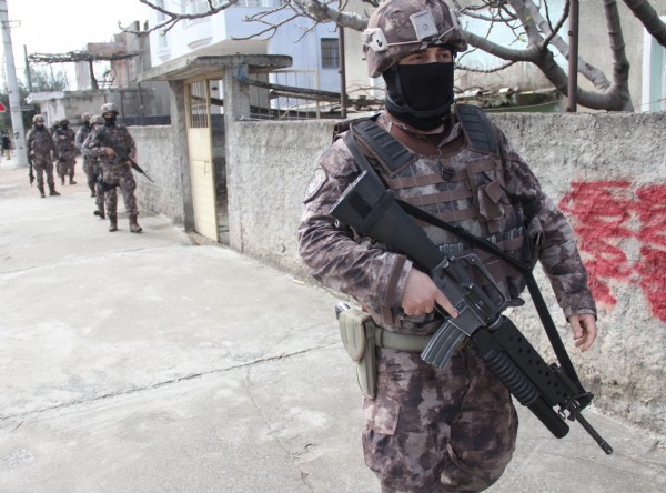 130 adrese eş zamanlı operasyon