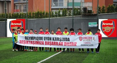 Arsenal Futbol Okulu Öğrencilerinden Beşiktaş'a Destek