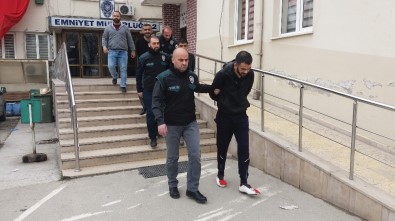 Bursa'da Adliyeye Sevk Edilen 3 Uyuşturucu Satıcısı Tutuklandı