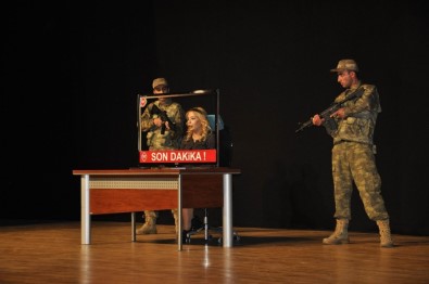 Diyarbakır'da 15 Temmuz Şehitleri Anısına Tiyatro Gösterimi Yapıldı