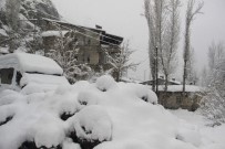 Hakkari'de 18 Köy İle 53 Mezra Yolu Kapandı