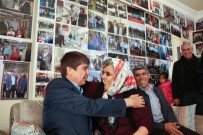 MENDERES TÜREL - Hayranı Olduğu Başkanın 3 Bin Fotoğrafı Evinin Duvarlarını Süslüyor