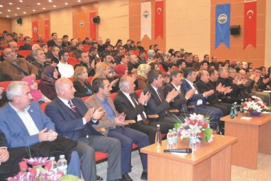 Muş'ta 'Değişen Türkiye Ve Referandum Süreci' Konferansı