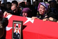 AĞIT YAKMAK - Şehit Polis Memuru Gözyaşları Arasında Toprağa Verildi