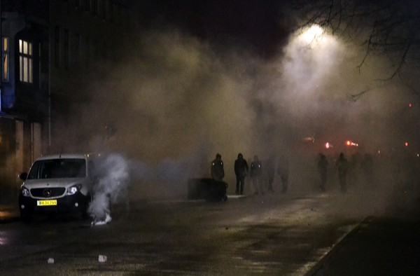 Kopenhag'da gençler polisle çatıştı