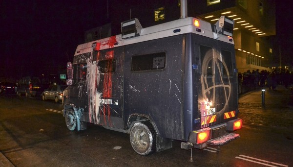 Kopenhag'da gençler polisle çatıştı