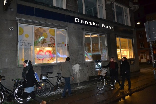 Kopenhag'da gençler polisle çatıştı