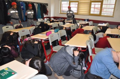 Çekmeköy'de Okullarda Deprem Tatbikatı Yapıldı