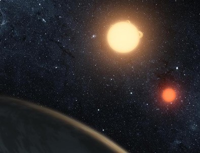 Çift güneşin yörüngesinde gezegen enkazı keşfedildi