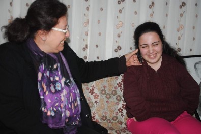 Cumhurbaşkanı Erdoğan'ın hediyeleri engelli Rabia'ya ulaştı