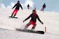 SPOR MÜSABAKASI - Dünyanın En İyi Snowboardcuları Erciyes'in Pistlerine Çıktı