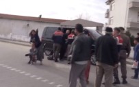 JANDARMA KARAKOLU - Halı Hırsızları Gazetecilere Terlikle Saldırdı