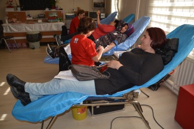 'İzmir Sana Kanım Feda' Kampanyasına Bir Destek Daha