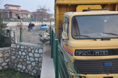 Kamyonla Çarpışan Otomobilde Can Pazarı Açıklaması 7 Yaralı