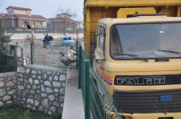 İBRAHIM ÇAKMAK - Kamyonla Çarpışan Otomobilde Can Pazarı Açıklaması 7 Yaralı