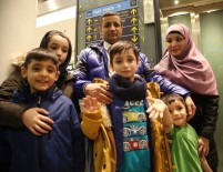 KOPENHAG - Kızılay'ın Çabalarıyla Danimarka'daki Ailesine Kavuştu