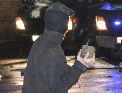 Kopenhag'da gençler polisle çatıştı