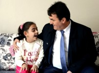SEVINDIK - Osmangazi Belediye Başkanı Mustafa Dündar, Doğuştan Görme Özürlü Esma'ya Işık Oldu