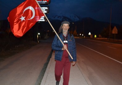 Rüyasında Gördüğü Şehit Halisdemir'in Kabrini Ziyaret İçin Yollara Düştü