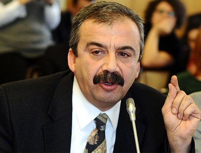 Sırrı Süreyya haddini aştı