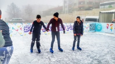 Süleymanpaşa Çocuk Kulübü Üyeleri Buz Pistinde Keyifli Anlar Yaşadı