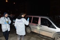 SİLAHLI KAVGA - 3 Kişiyi Yaralayıp Polise De Ateş Açtılar