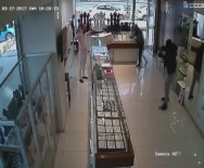 SOYGUN - Güpegündüz Kuyumcu Soygunu Kamerada