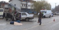 İŞÇİ SERVİSİ - Otomobil İle İşçi Servisi Çarpıştı Açıklaması 1 Ölü, 13 Yaralı