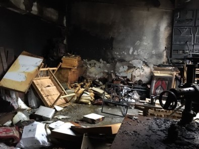 Patrona Kızdı, İş Yerini Yaktı