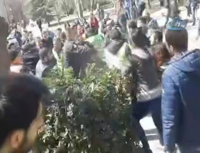 'Öcalan'a İdam' pankartı asan öğrencilere saldırı