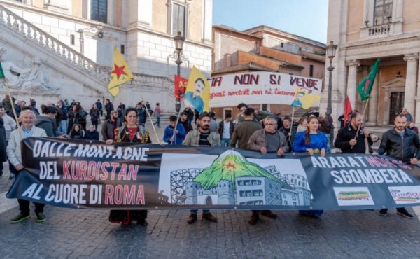 PKK Avrupa ülkelerinde Hayır mitingi yaptı
