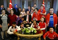 FARKINDALIK GÜNÜ - Erdoğan, Down Sendromlu Çocukları Kabul Etti