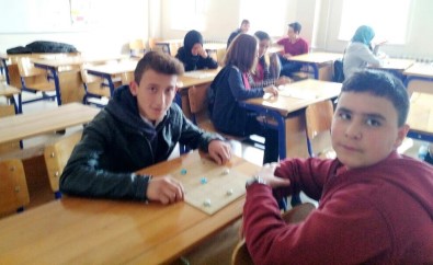 Hisarcık'ta Lise Öğrencilerine Zeka Oyunları Kursu