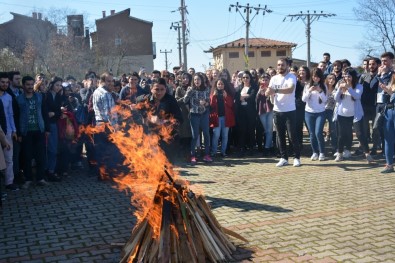 Kdz. Ereğli'de Üniversite Öğrencileri Baharın Gelişini Kutladı