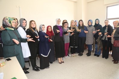 Milletvekili Katırcıoğlu'na İşaret Dili Kursiyerlerinden Duygulandıran Sürpriz