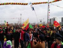 ANAYASA REFERANDUMU - Öcalan posteri ve hayır pankartları yan yana