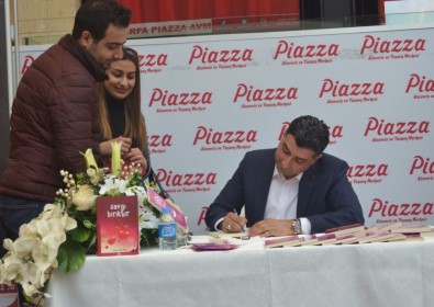 Şanlıurfalı Yazar Niyazi Kocadağ'dan Piazza'da İmza Günü