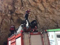 TAŞ OCAĞI - Uçurumda İki Gün Mahsur Kalan Keçi Kurtarıldı