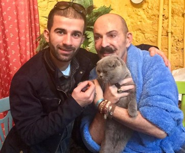 Ünlü Modacı 5 Aydır Kayıp Olan Kedisine Kavuştu