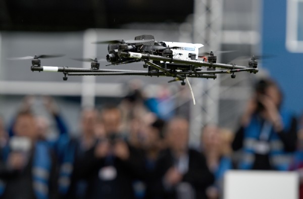 Robotlar kendi tanıtımlarını kendileri yaptı