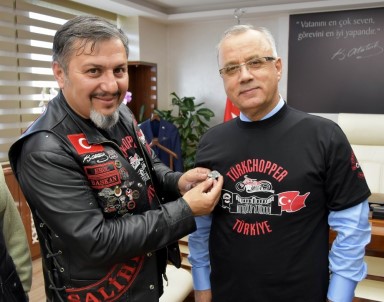 Belediye Başkanına Türk Chopper Tişörtü Giydirdiler