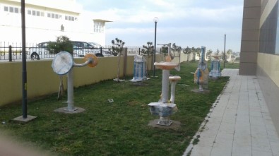 Burhaniye Belediyesi'nden Öğrenci Yurtlarına Spor Aletleri