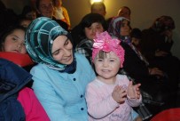 MÜNİR ÖZKUL - Down Sendromlu Çocuklara Karagöz-Hacivat Gösterisi