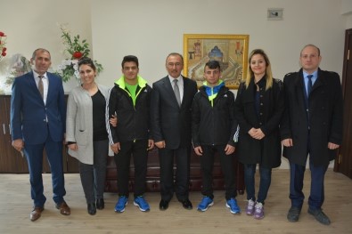 Güreşçi Öğrencilerden Başkan Köksoy'a Ziyaret