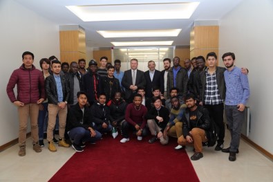 Uluslararası Öğrenciler Başkan Palancıoğlu'nu Ziyaret Etti