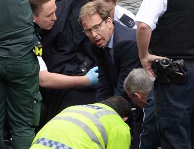 Bıçaklanan polise ilk müdahale İngiliz bakandan