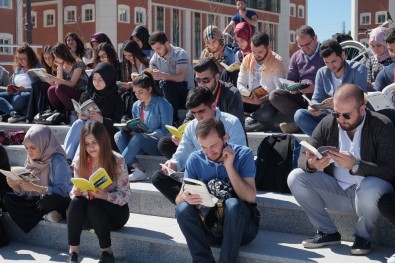 Bilecik Şeyh Edebali Üniversitesinde Kitap Okuma Etkinliği Düzenledi